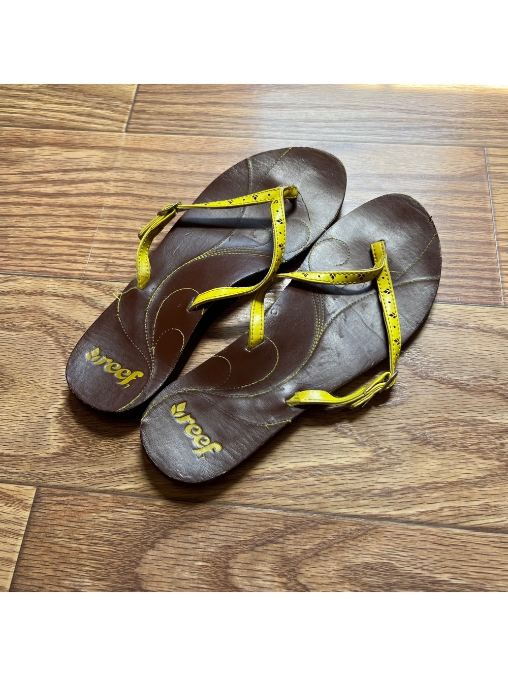 Vintage Y2K Reef Leather Sandals Yellow Brown Surf Streetwear Flip Flops